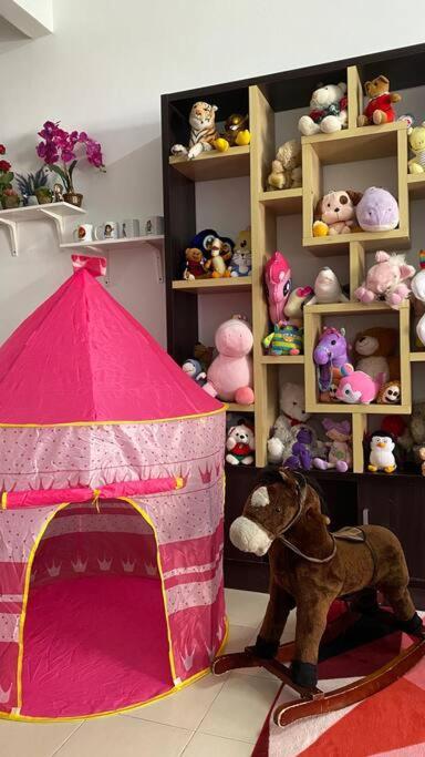 Homestay Delisha Parit Raja Uthm Exterior foto