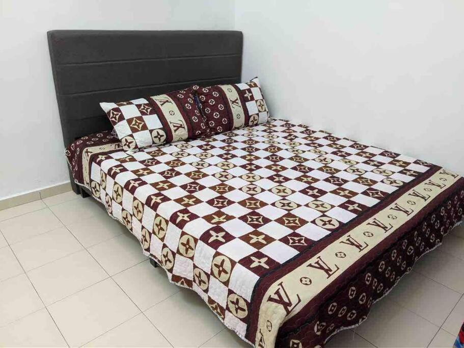 Homestay Delisha Parit Raja Uthm Exterior foto