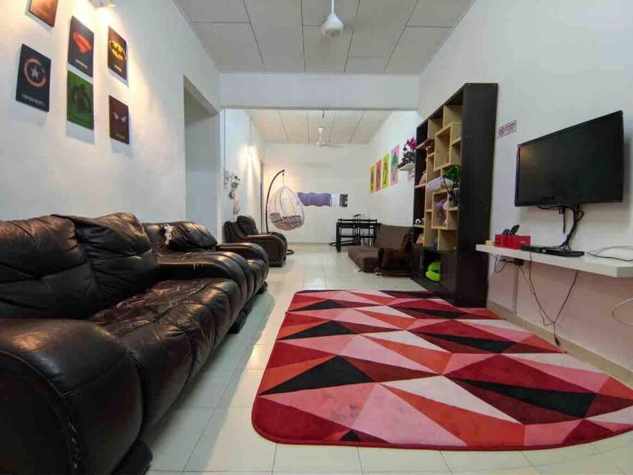 Homestay Delisha Parit Raja Uthm Exterior foto
